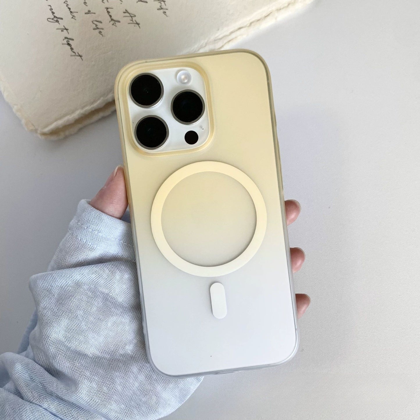 Gradient Frosted Ice Mist Magnetic Suction Phone Case Ultra-thin PC Drop-resistant Sheath