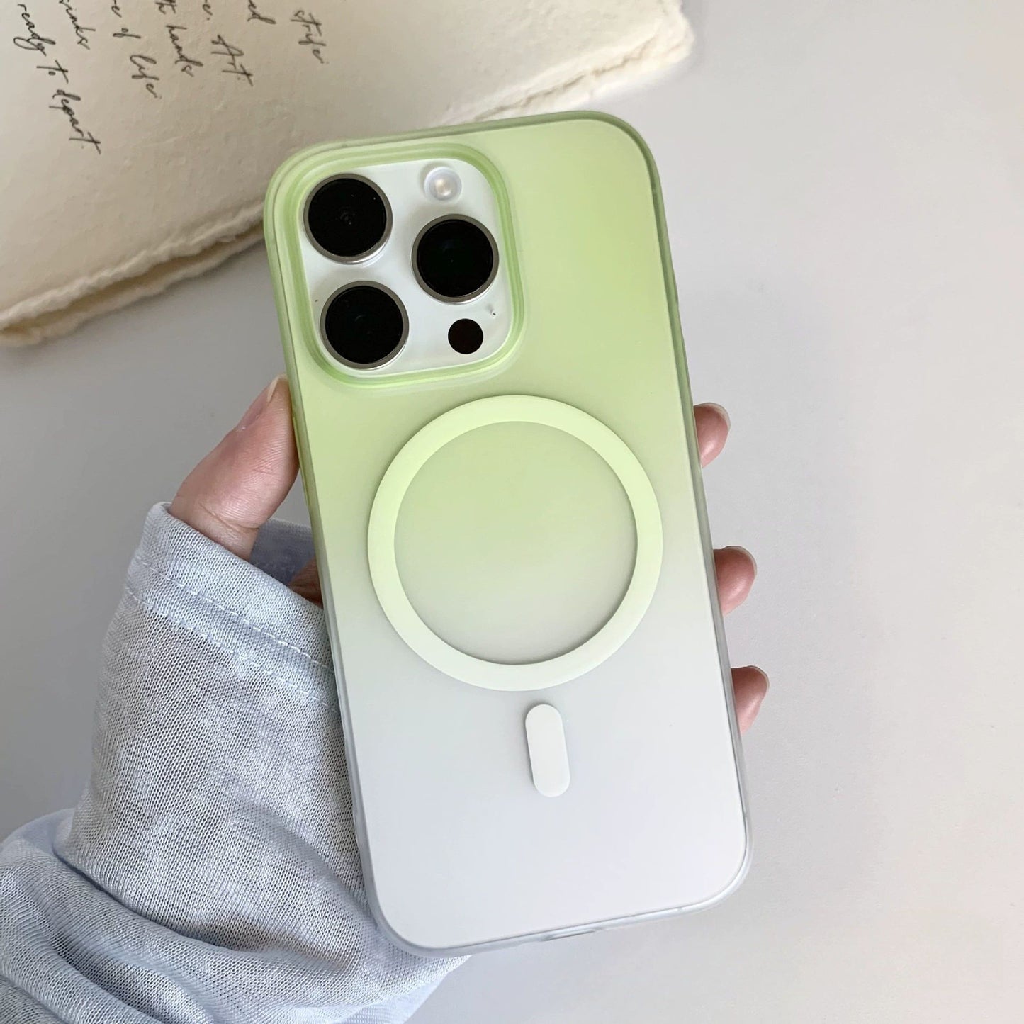 Gradient Frosted Ice Mist Magnetic Suction Phone Case Ultra-thin PC Drop-resistant Sheath